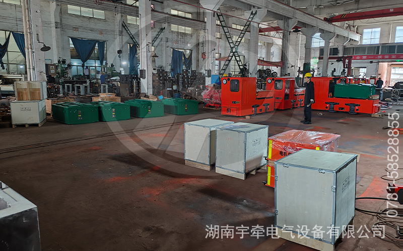 5噸蓄電池電機(jī)車(chē)發(fā)貨1.jpg