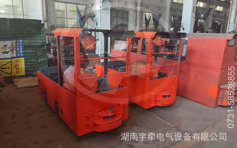 2.5噸蓄電池電機(jī)車發(fā)貨.jpg